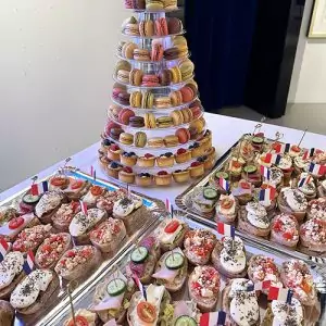 100 Kanapee und 100 Macarons